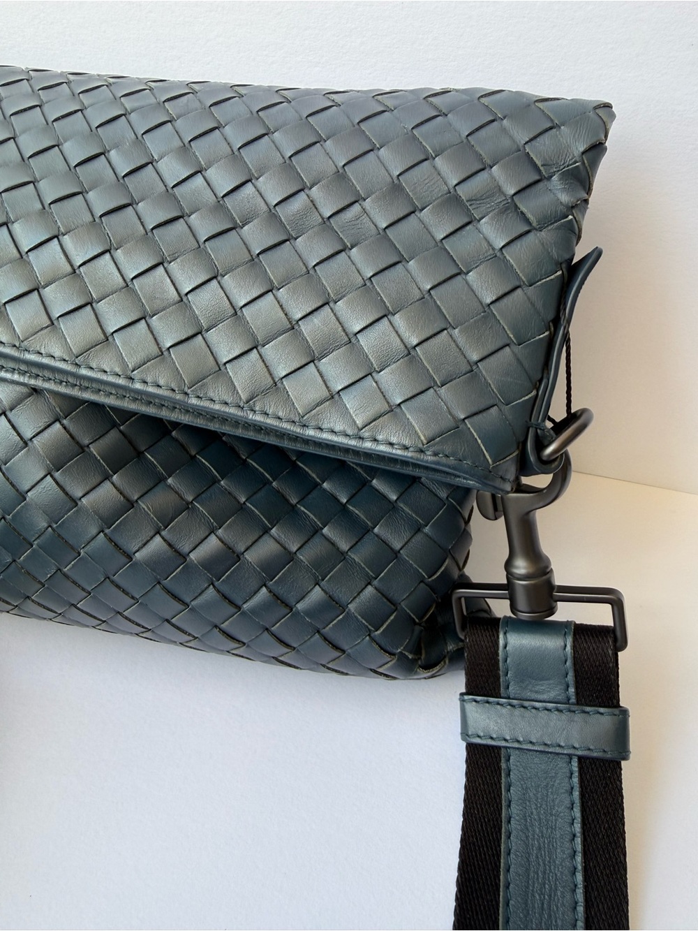 Bottega Veneta Slate Blue Intrecciato Leather Crossbody Tote/ clutch- Unisex! - Picture 4 of 17